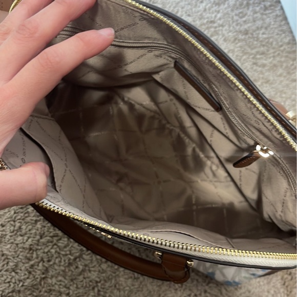 MK purse - Picture 4 of 4